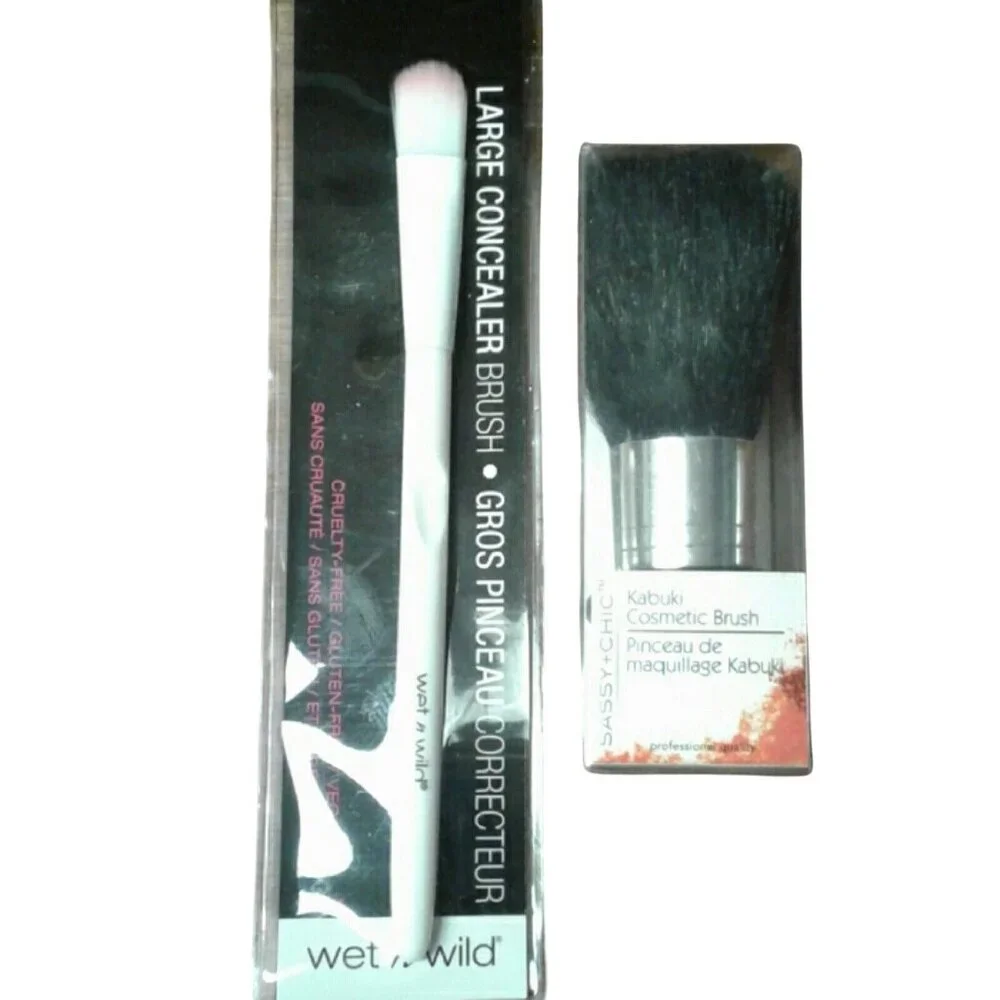 Sassy+Chic Wet n Wild 2 Makeup brushes NIP NEW Cosmetic Concealer Kabuki Brush